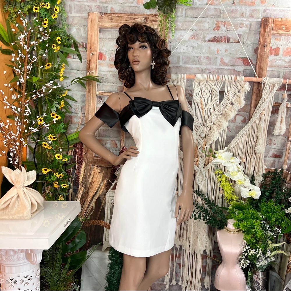 Black/white mini dress